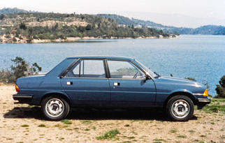  305 II (581M) 1982-1990